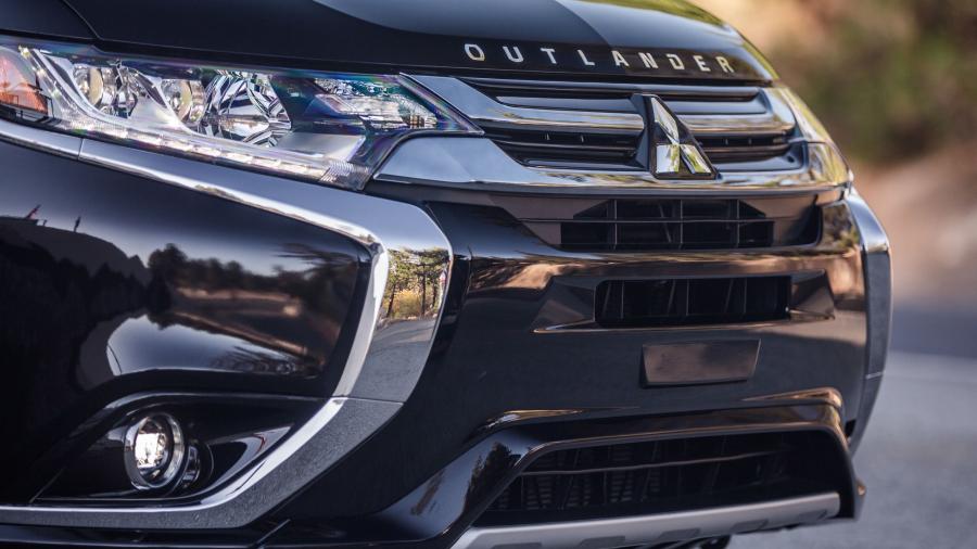 Детали экстерьера Mitsubishi Outlander PHEV 2017 года  (NA) (фото 49 из 70)